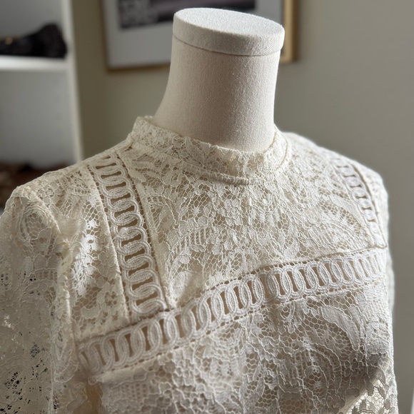 NWT LOFT Beautiful Ivory Cream Bell Sleeve Lace Overlay Blouse Size Small - Picture 6 of 9